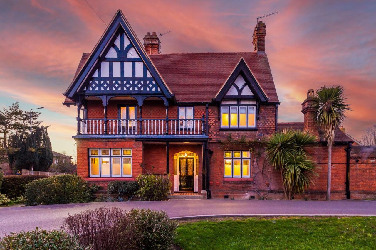 Exquisite Home In Windsor By Casa By Grace, Near Legoland, Perfect For Large Groups, Pet Friendly, Free Parking, Sleeps 7-9! Εξωτερικό φωτογραφία